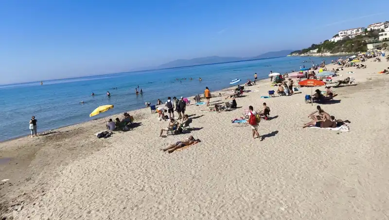 Sıcak Hava Dalgası Plajları Doldurdu: Eğlenceli Yaz Anları Başlıyor!