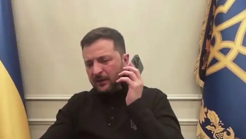 Zelenski'nin Basın Toplantısı Esnasında Macron'dan Beklenmedik Telefon: Ne Anlama Geliyor?