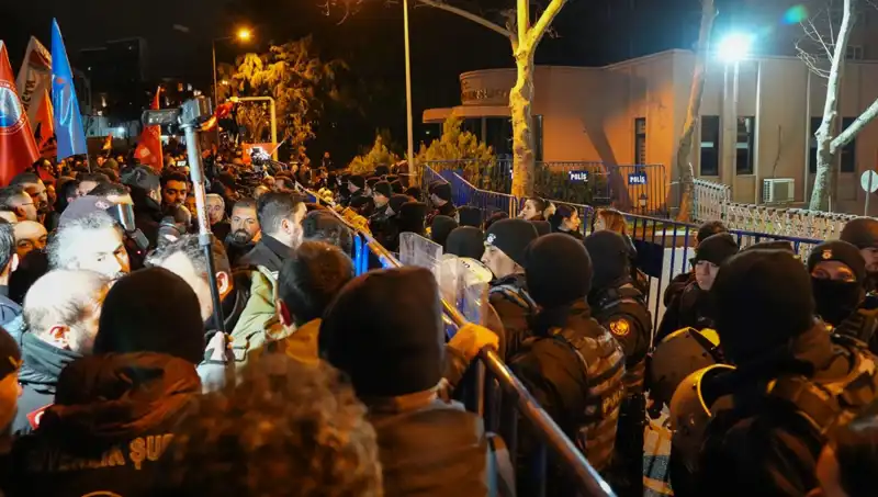Ekrem İmamoğlu Protestoları: Kadıköy'de Olaylı Gecenin Ardından Neler Oldu?
