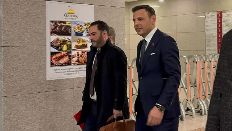 CHP İstanbul İl Başkanı Özgür Çelik, Adliye Önünde Gözaltına Alınanlar İçin İfade Verdi