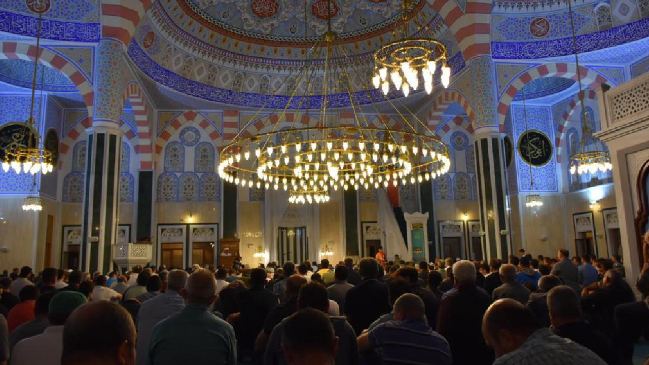 Regaip Kandili Bereketi Bugün Kutlanıyor